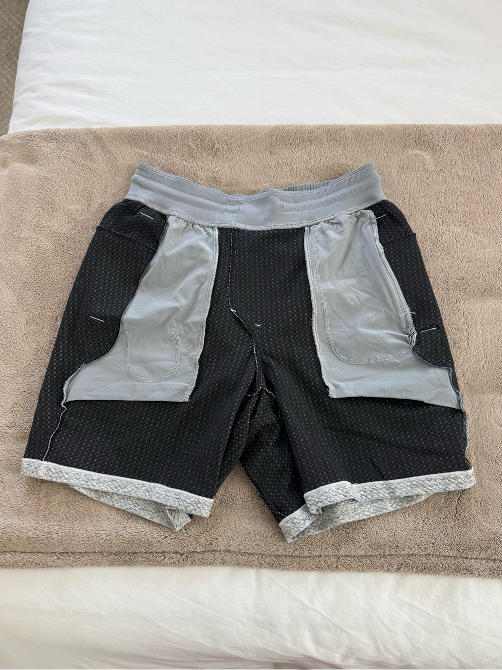 Lululemon At Ease Short 7” Heathered Melody Light Grey/Black (Size M) - Picture 4 of 5